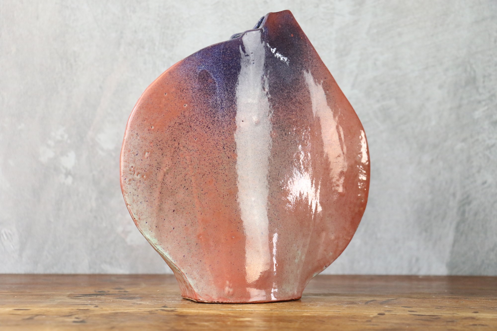 Robert Chiazzo - Grand vase méplat rosé-bleuté